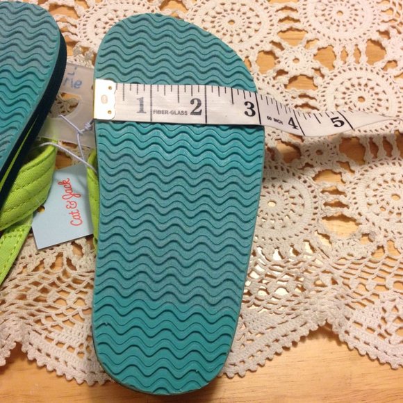 Cat & Jack NWT flip flops with alligators,size kids 9-10 - Picture 2 of 8